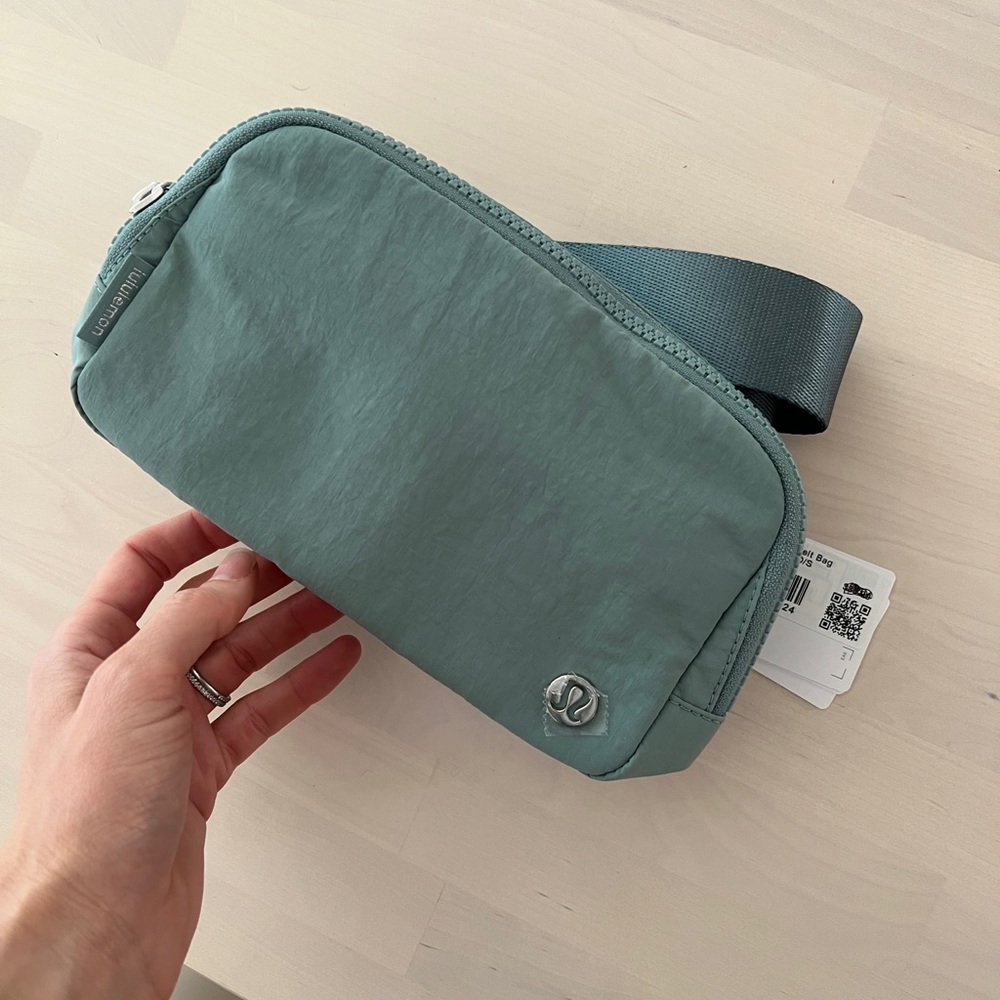 lululemon cross body bag